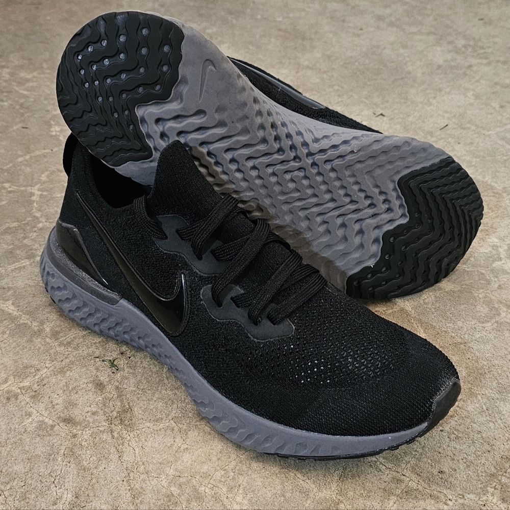 Women's Nike Epic React Flyknit Running Shoes Sz 11